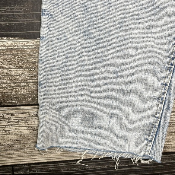 NEW Old Navy Sky Hi Straight Jeans Womens Sise 6 Distressed Light Wash Raw Hem - Picture 4 of 11